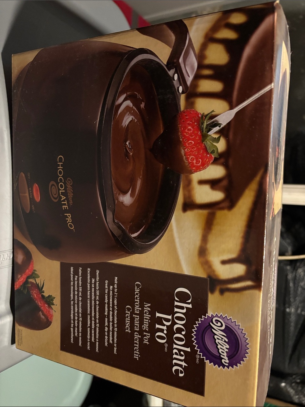 Wilton Chocolate Pro Fondue Pot in Dark Brown and Black